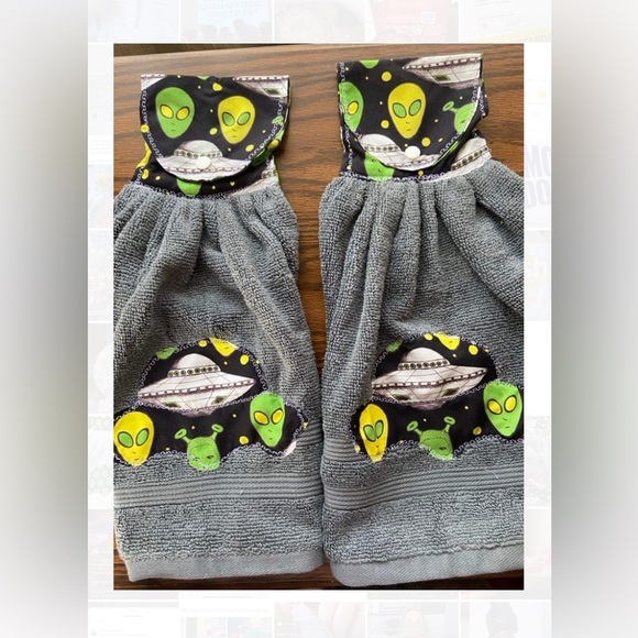 Alien UFO Kitchen Hanging Towel Set, Set of 2 - Picture 1 of 4